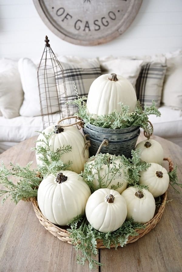 15 Pretty Ways to Decorate Your Home with White Pumpkins for Fall ...